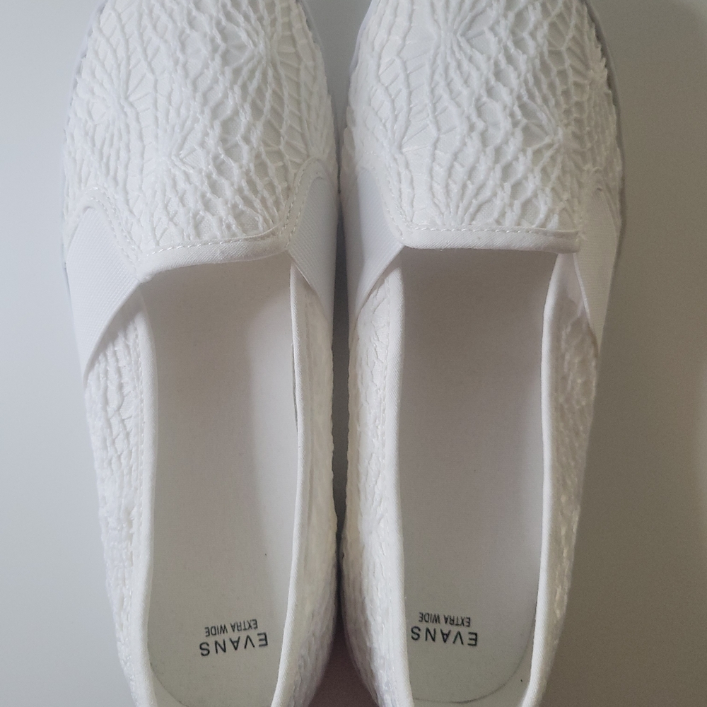 White Lace Slip-On Flats for Women - Picture 4 of 4